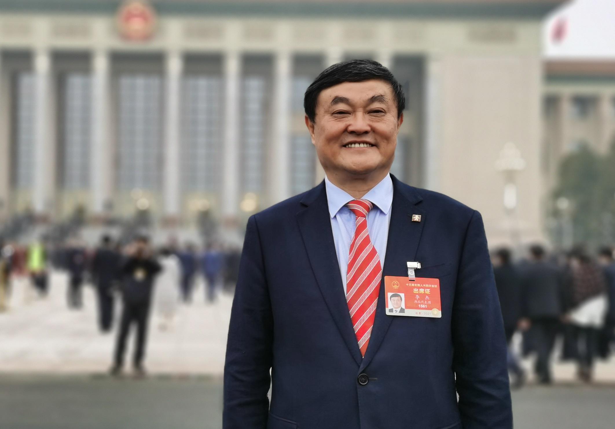 聚焦两会|全国人大代表,人福医药董事长李杰: 开发原料药环保绿色工艺