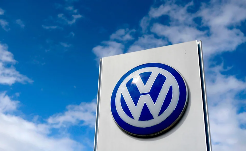 全球车企“脱碳内卷”加速？大众最早2033年将在欧洲淘汰内燃机汽车