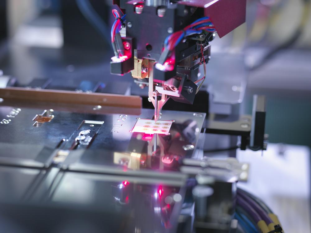 缺芯扩产下设备需求强劲 ASML发布超预期Q3营收展望