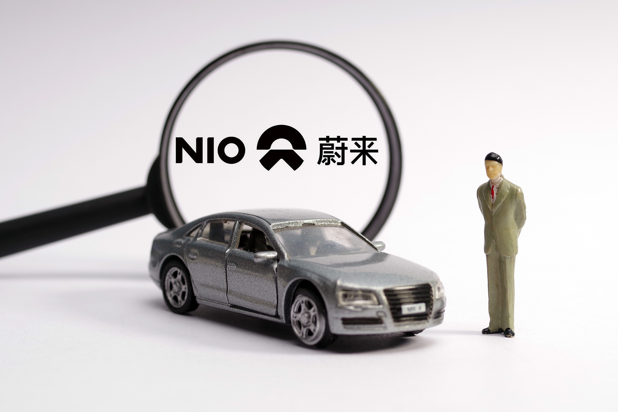 蔚来宣布整车暂停生产并涨价股价大跌近9%