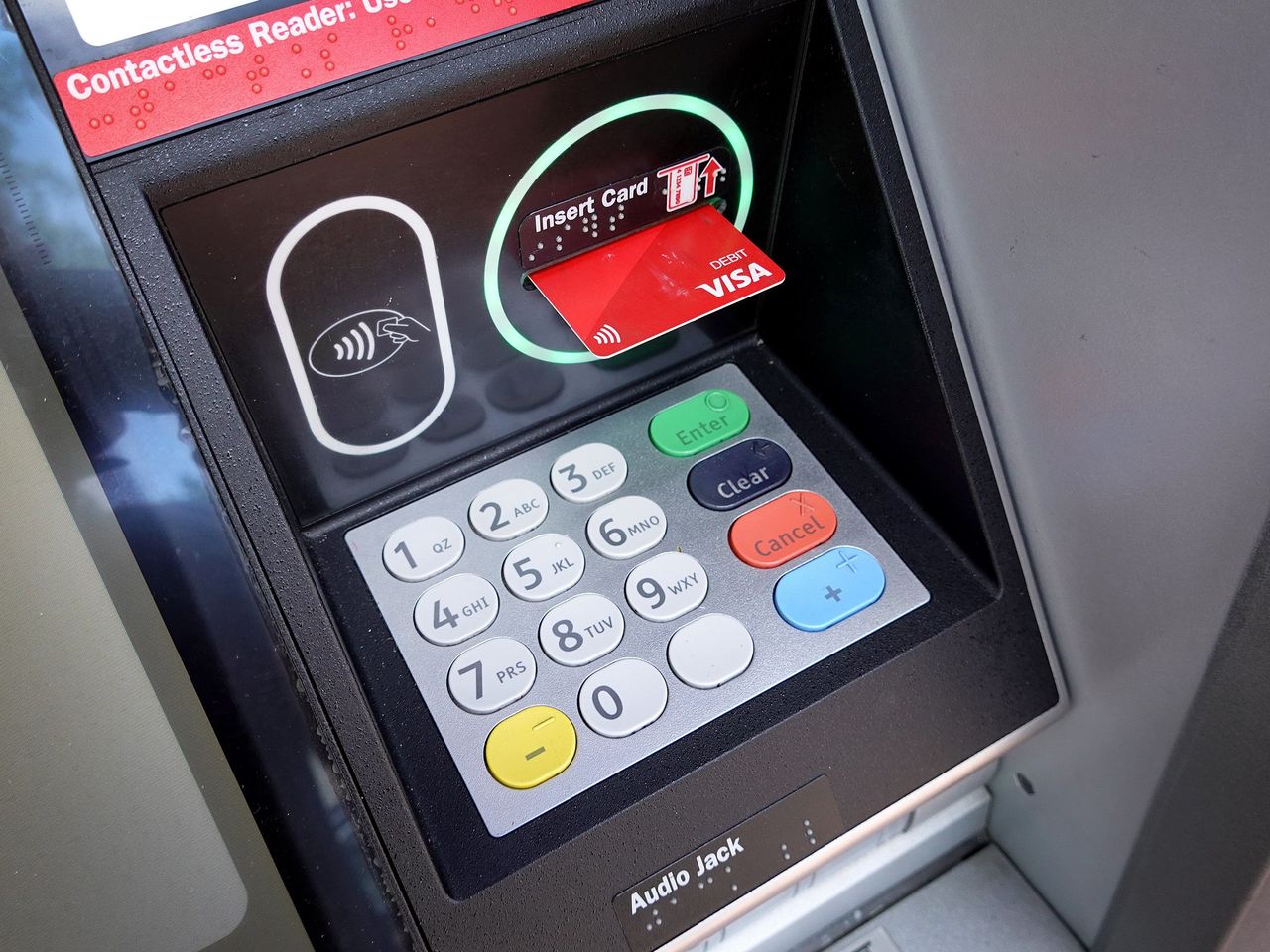 储户信心流失调查显示美国人对存款安全担心程度与金融危机时相似