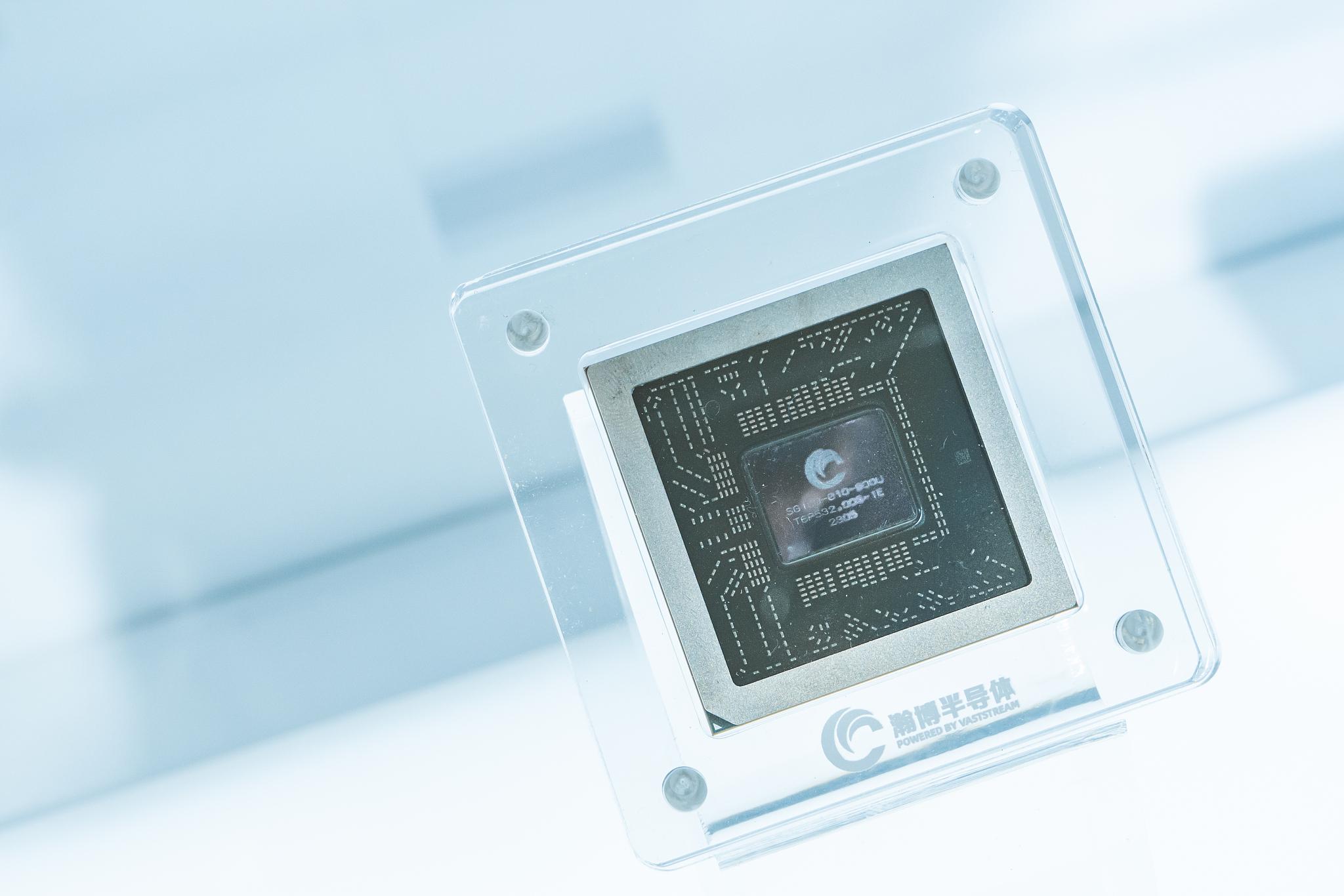 日本将向半导体和AI行业“输血”650亿美元经济大臣：不会提高税收来筹资