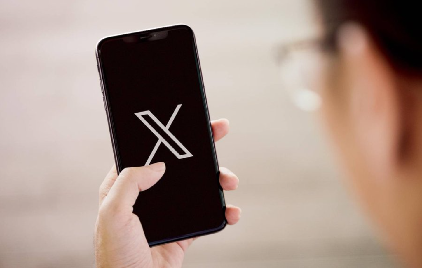 马斯克春风得意之际X遭遇最大规模用户外流！