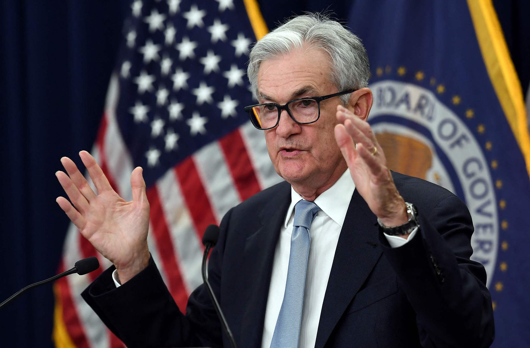 鲍威尔：在经济强劲的情况下，美联储并不急于降息