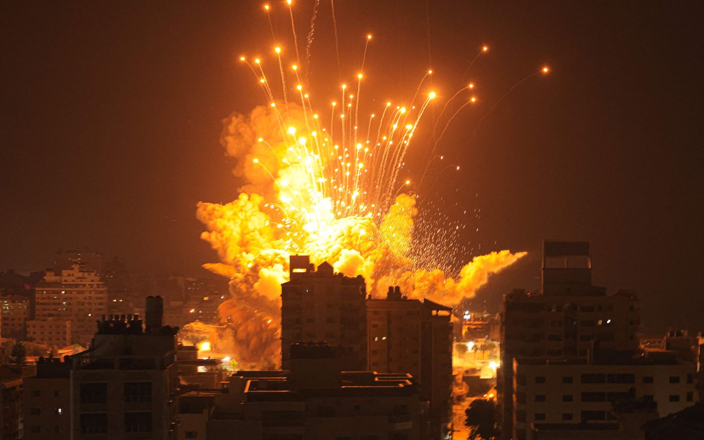 中东冲突或愈演愈烈哈梅内伊顾问：伊朗正准备“回应”以色列袭击