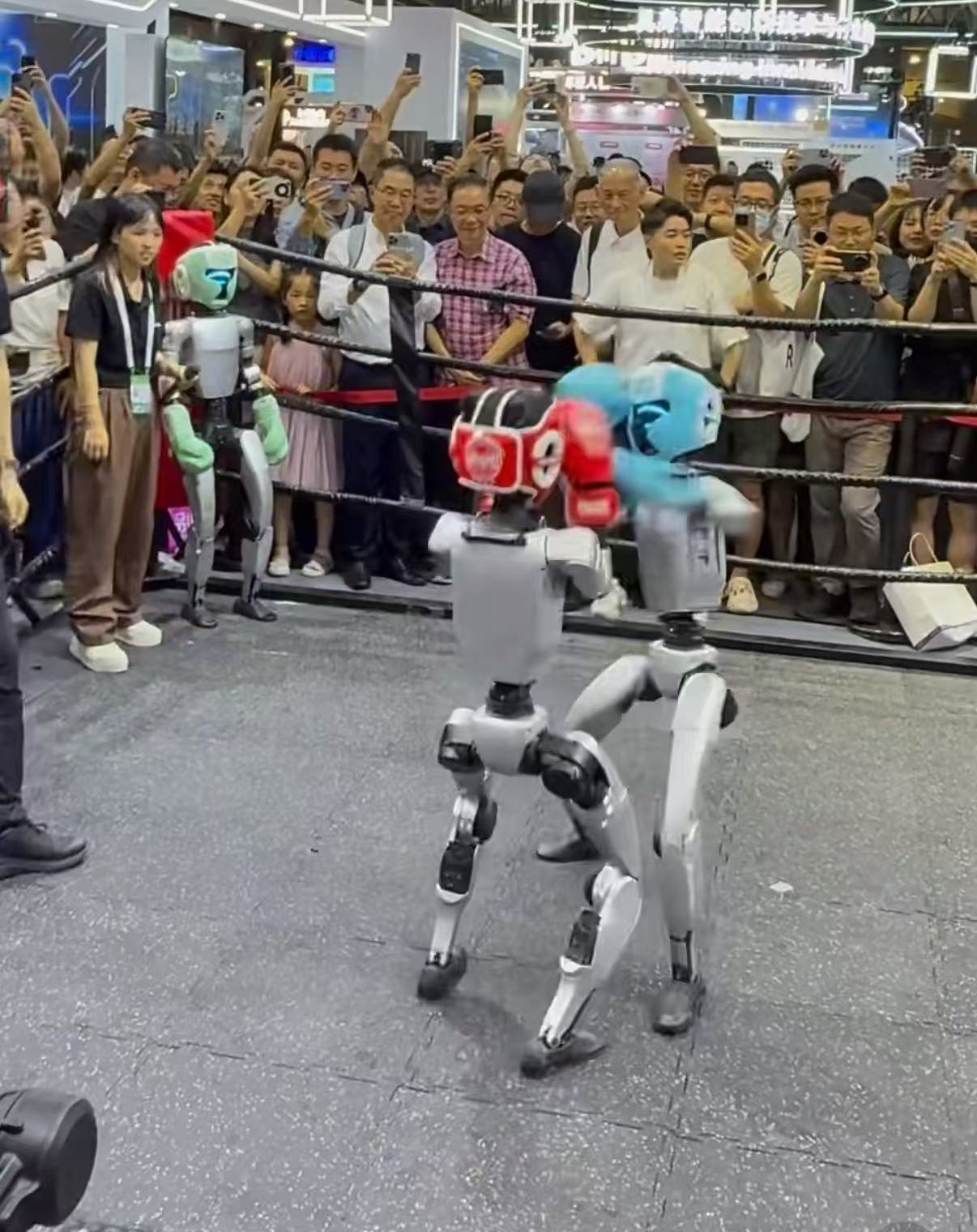 千余款智能产品亮相WAIC