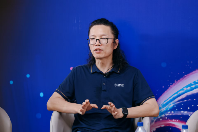 人形机器人成WAIC焦点-第1张图片-腾赚网