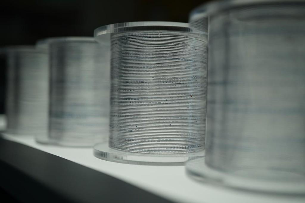 复旦团队研发“纤维芯片”实现柔性电子新突破